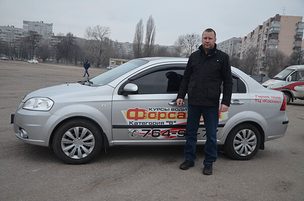 Инструктор по вождению в Харькове автошкола Форсаж-21 на автомобиле